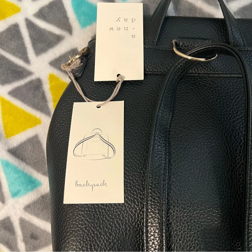 2-in-1 crossbody/backpack bag